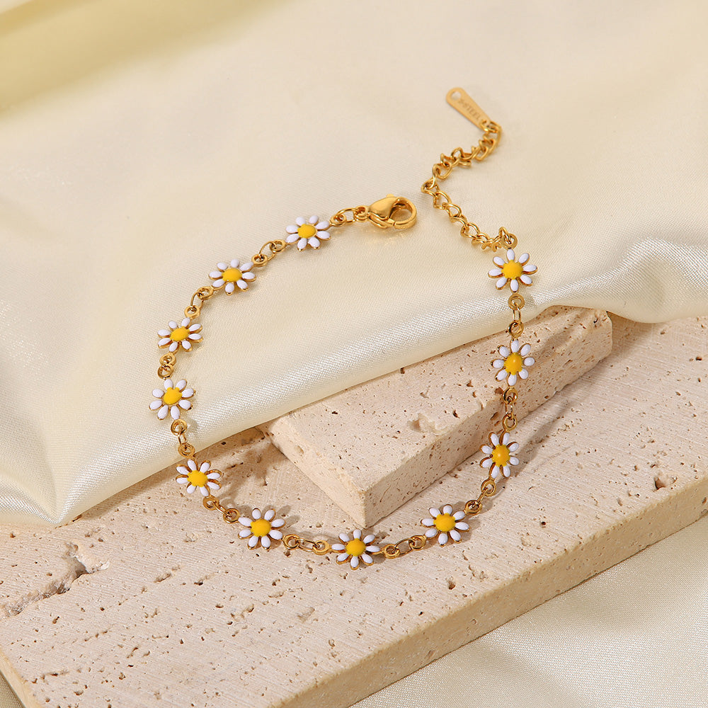 White daisy chain bracelet