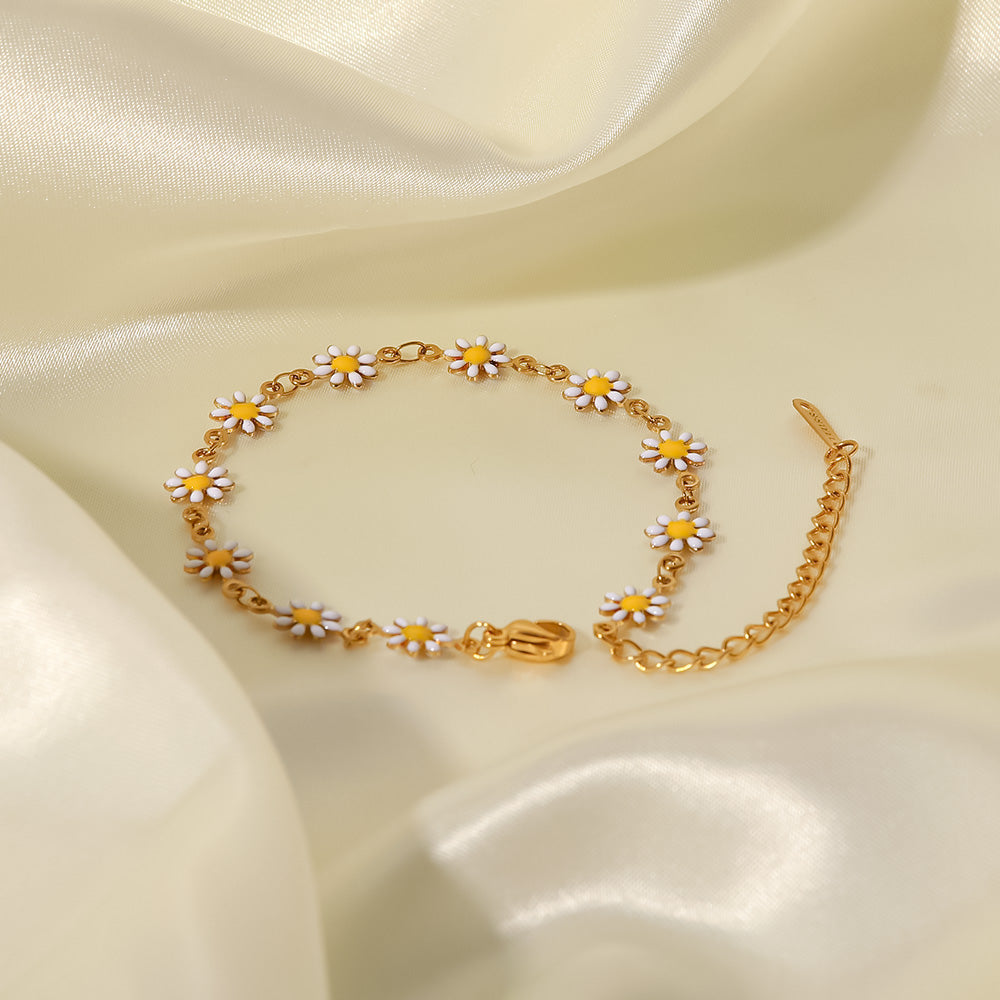 White daisy chain bracelet