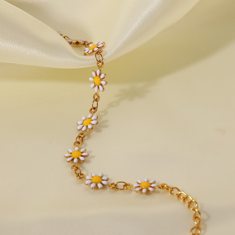 White daisy chain bracelet