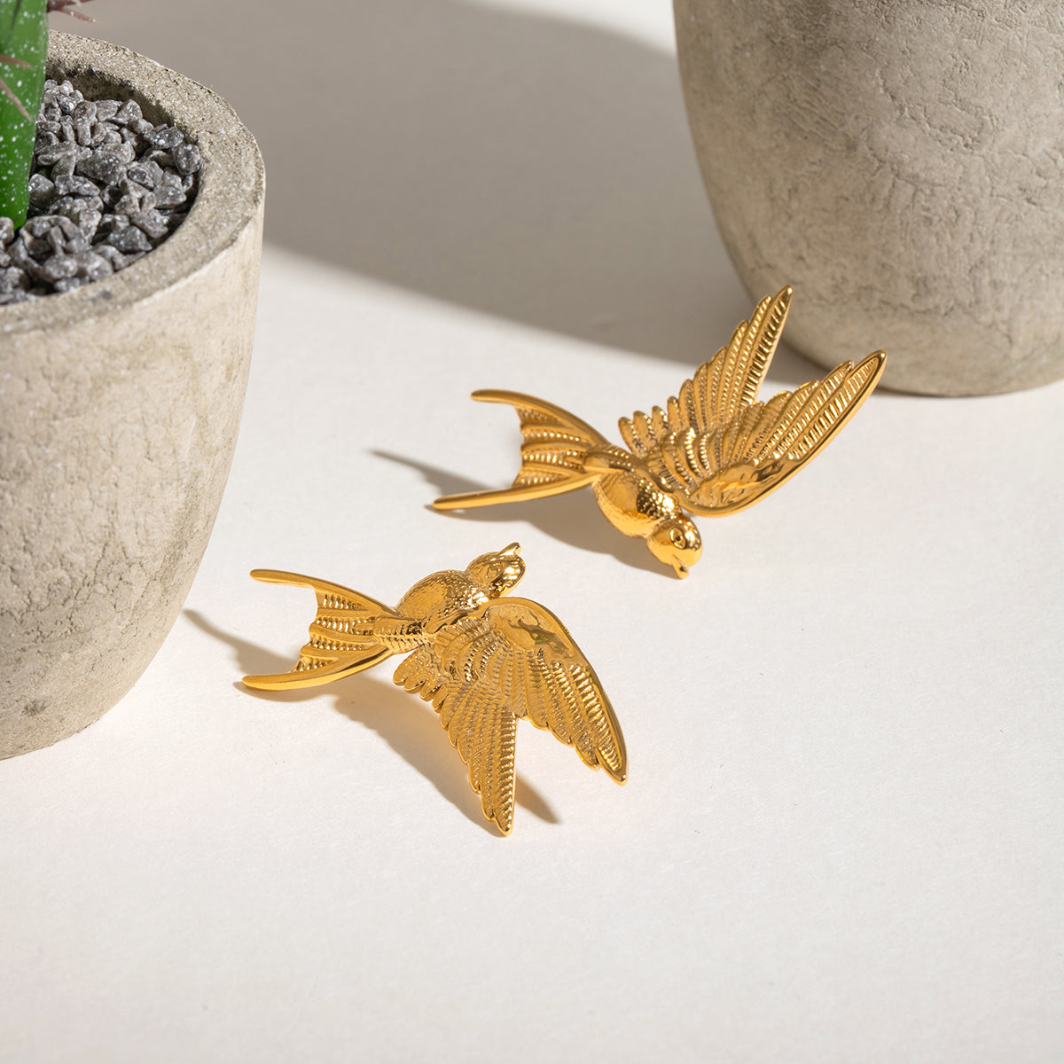 Dove gold earring